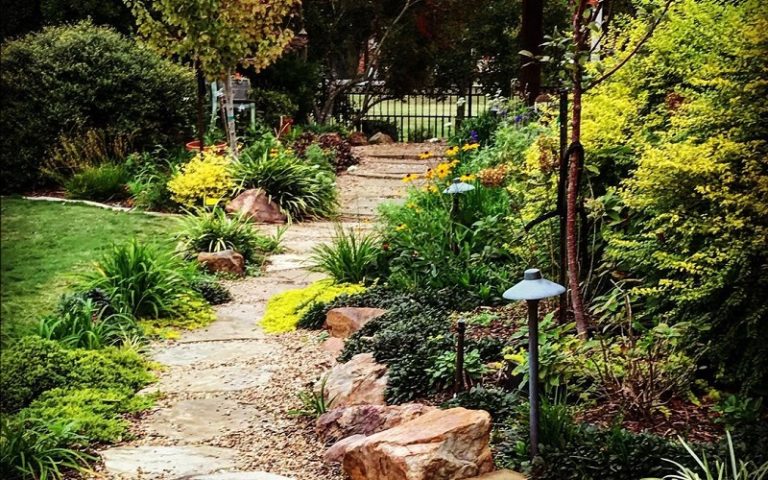 Affordable Materials For Making Natural Garden Pathway