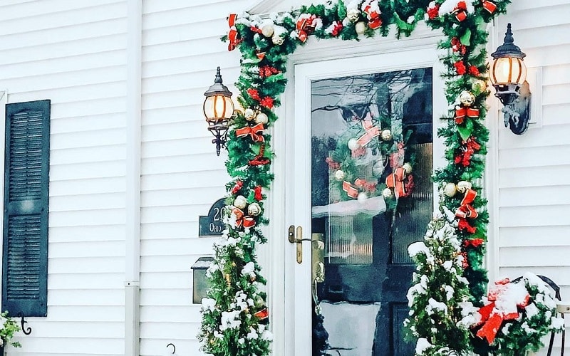 How To Decorate Entrance Door For The Christmas
